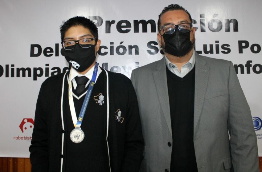  ALUMNO DE COBACH OBTIENE PLATA EN  INFORMÁTICA