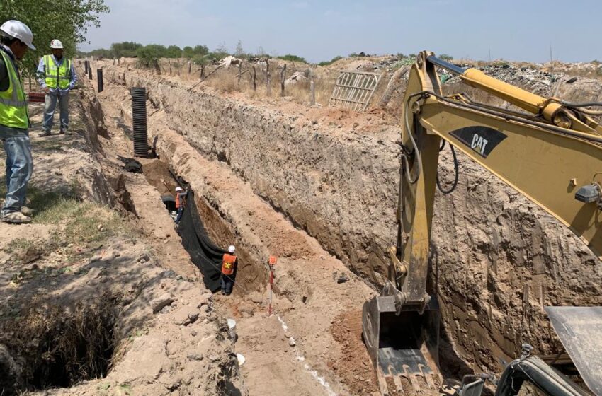 Construye INTERAPAS colector sanitario “primero de mayo” en Soledad