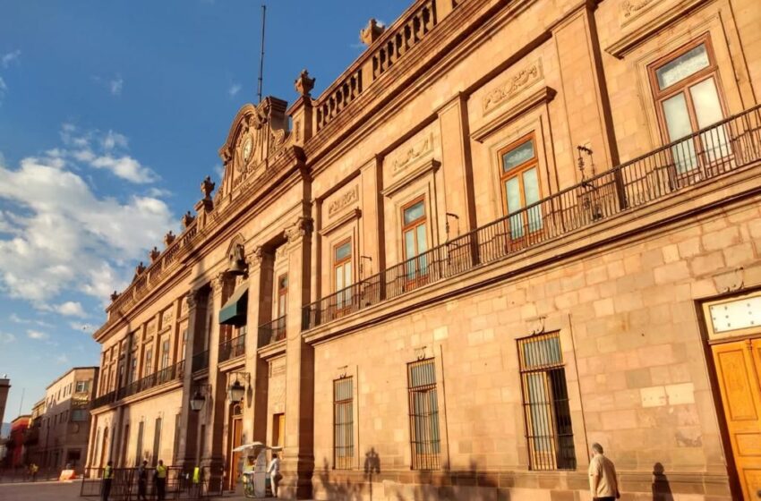 Retiro de plantones en plaza de armas
