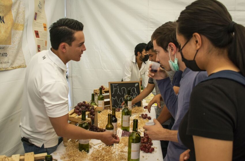 Feria de Agronegocios en la Facultad de Contaduría y Administración de la UASLP