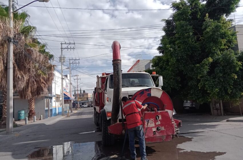 Hasta tres toneladas de basura retiran en drenaje de Soledad