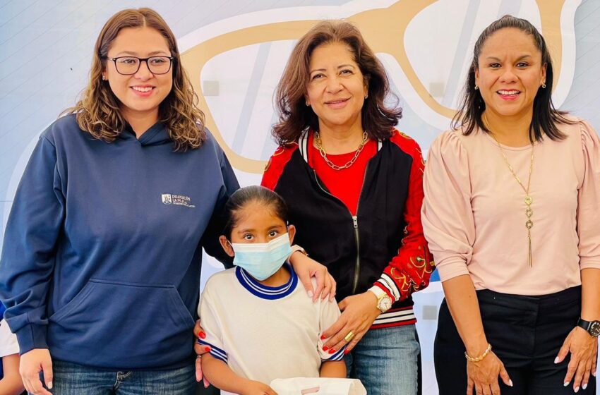 DIF Municipal entregó lentes graduados