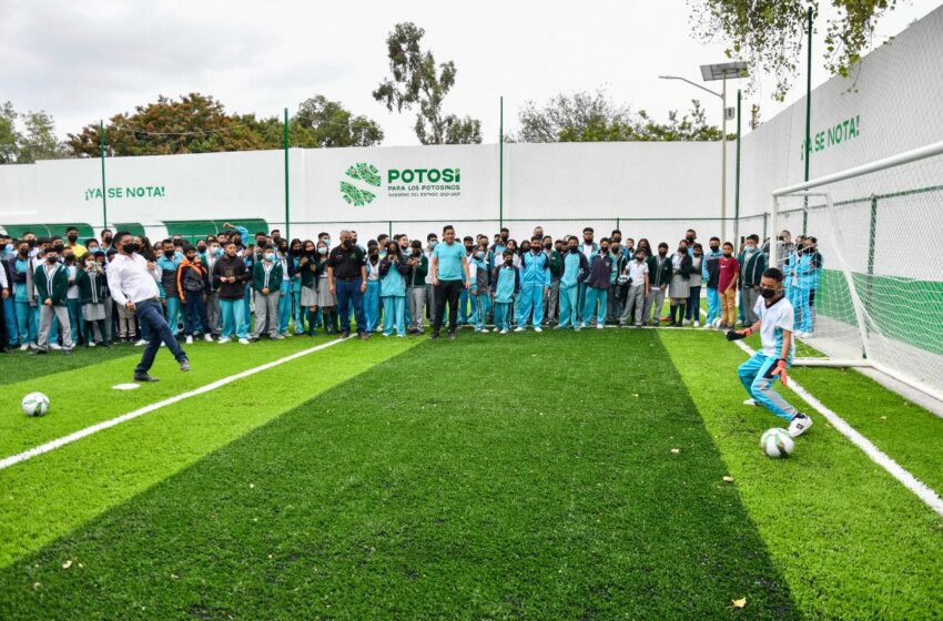 Entrega Gobernador canchas deportivas a escuelas