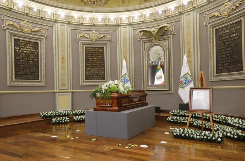 Congreso de Puebla rinde homenaje a Miguel Barbosa