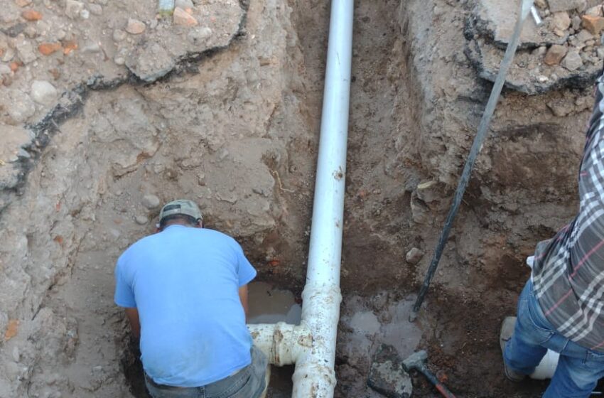 Instalan nueva red de agua potable en Vasco de Quiróga