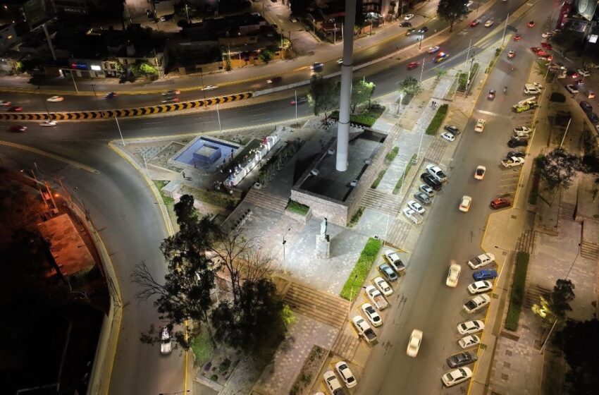  Con alumbrado, Gobierno de la Capital recupera emblemático espacio del asta bandera monumental