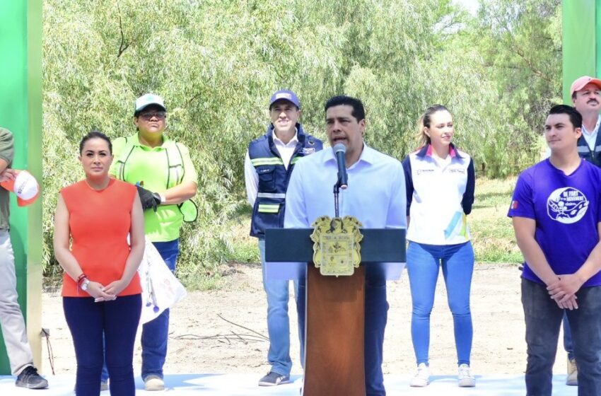 Con megalimpieza en Aguascalientes, Tere Jiménez y Leo Montañez comienzan proyecto de saneamiento del río San Pedro