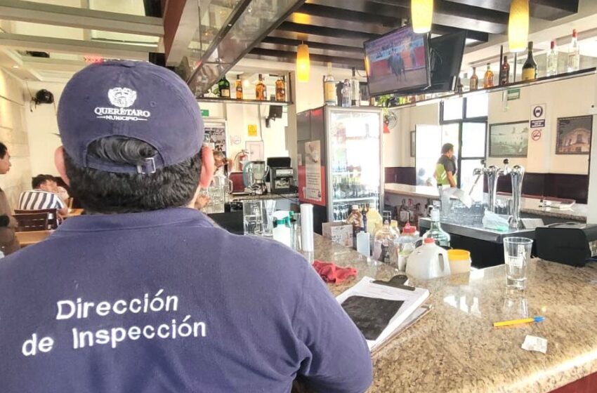  Autoridades municipales clausuran restaurante en el Centro Histórico