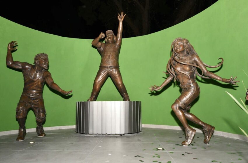 Inaugura Gobierno del Estado estatua en honor a “El Rey del Wepa”