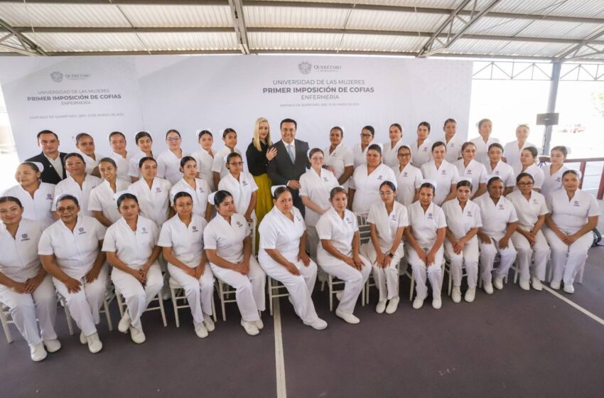 Estudiantes de Enfermería de la Universidad de las Mujeres Marcan el Inicio de su Travesía Clínica