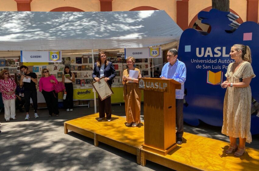 Universidad de Guanajuato Recibe Reconocimiento en la 48 Feria Nacional del Libro UASLP