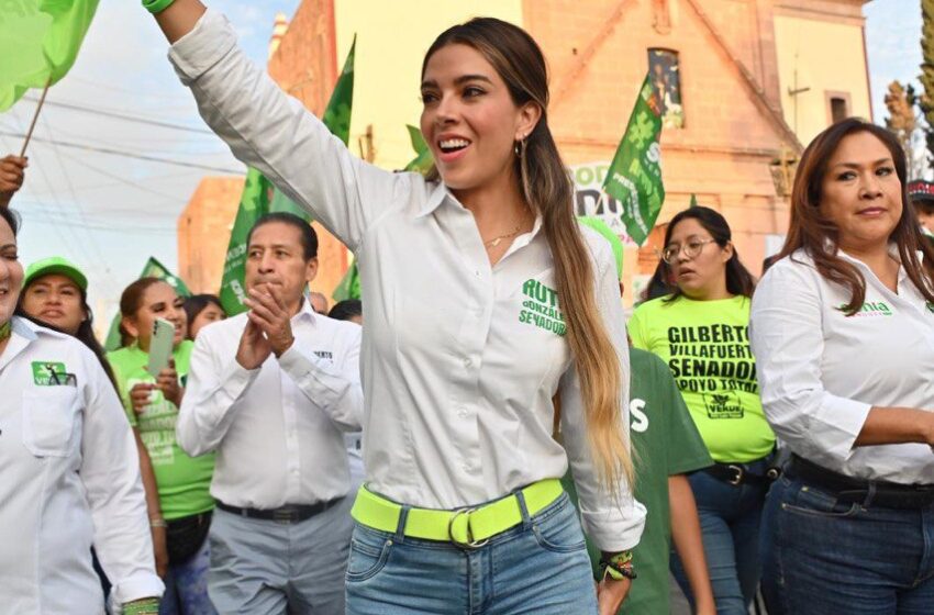 Ruth González promete apoyo total a familias de Pozos y La Pila.