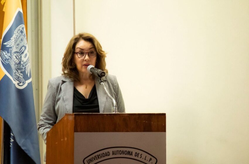 Generación postpandemia de Economía en la UASLP se destaca por buscar perfección académica