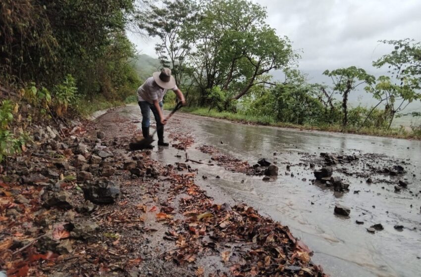 Gobierno de San Luis Potosí refuerza mantenimiento de carreteras ante temporada de lluvias