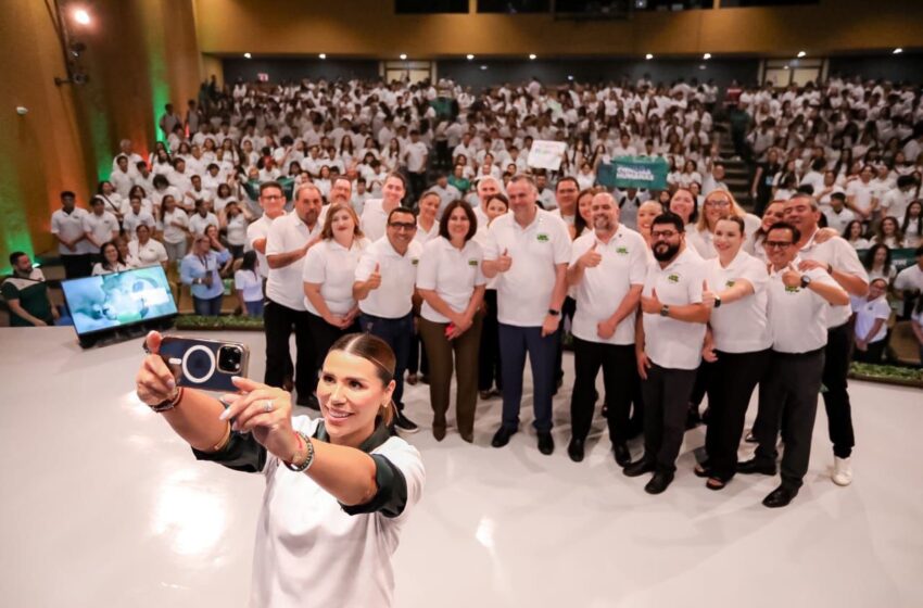 Gobernadora de BC Marina del Pilar se une a la bienvenida de nuevos estudiantes en la UABC