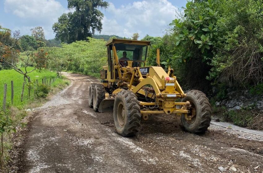 Avanza rehabilitación del camino Tamán-San Francisco, en Tamazunchale