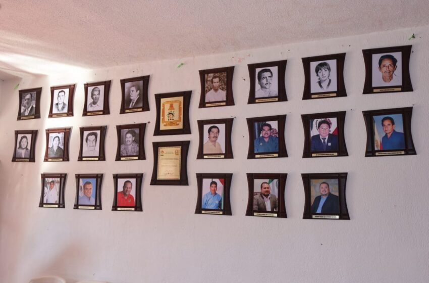 Desata Polémica censura de Fotografía de Lidio Valdés en Homenaje de Ex Alcaldes de San Antonio
