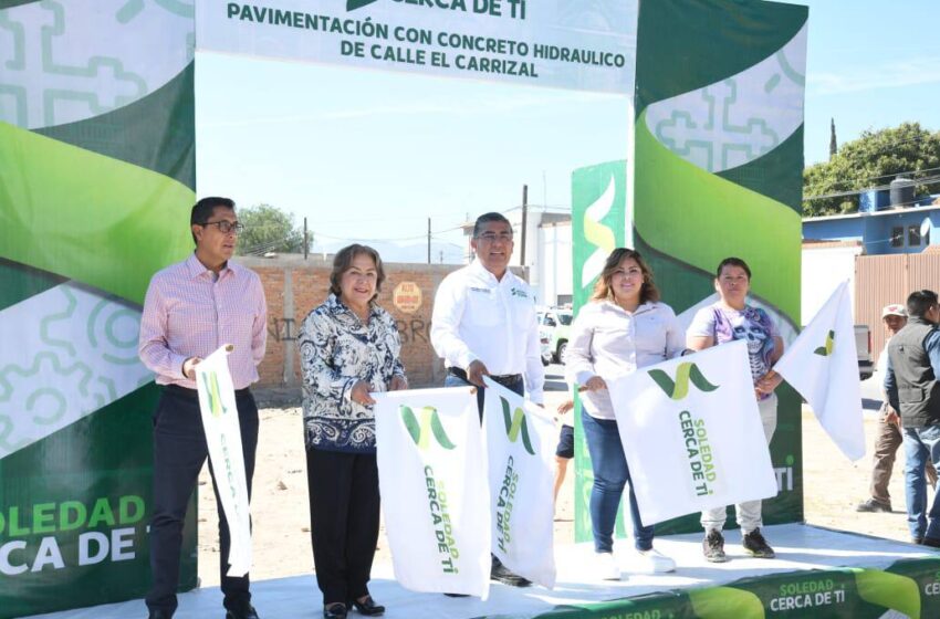  Juan Manuel Navarro Le Cumple A La Colonia Rivas Guillén Y Arranca Pavimentación De Otra Calle Más