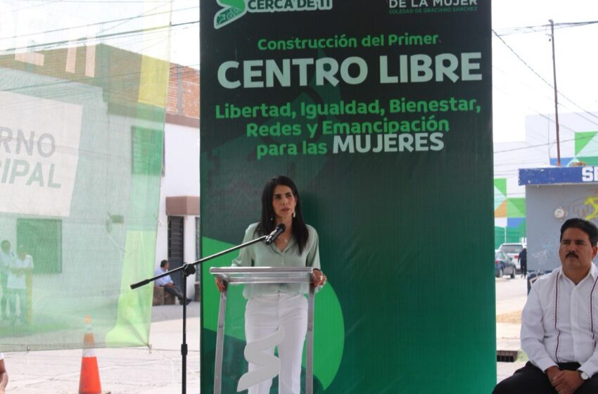 Semujeres y soledad arrancan construcción del centro “libre”