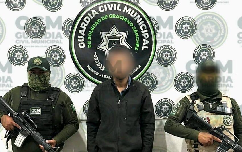 Guardia civil de soledad detiene a sujeto por lesionar y despojar de sus pertenencias a transeúnte, en av. De los pinos