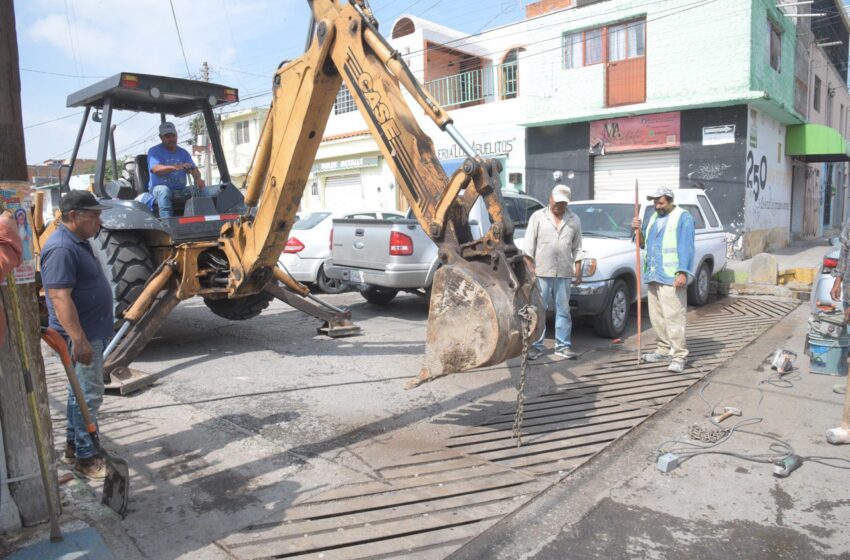 Gobierno Municipal De Soledad Limpia Rejillas Pluviales En La Zona Centro