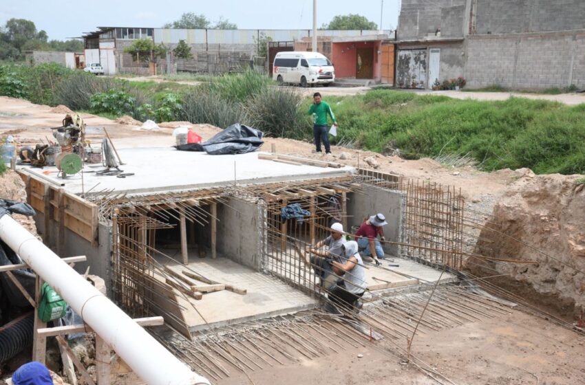  DESDE LA CALLE CRUZ COLORADA, SE CONSTRUYE COLECTOR PLUVIAL EN PRIVADAS DE LA HACIENDA