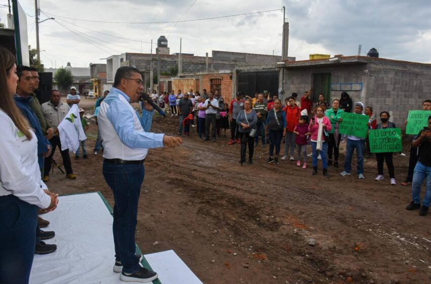  JUAN MANUEL NAVARRO INICIA TRANSFORMACIÓN DE CALLE PRIVADA DE OCAMPO CON INICIO DE PAVIMENTACIÓN INTEGRAL
