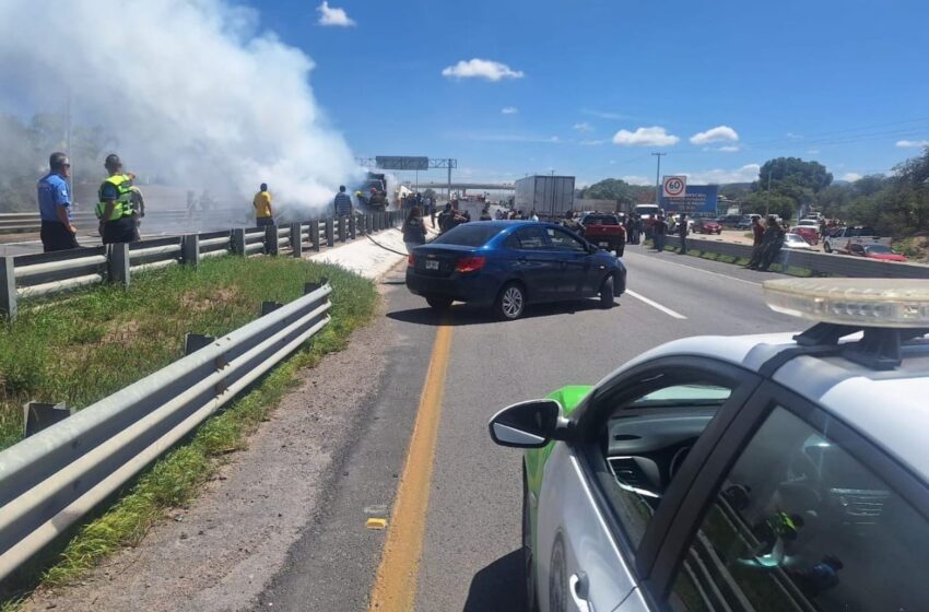  PERSONAL OPERATIVO DEL AYTO DE SOLEDAD SE SUMA A ATENCIÓN DE SINIESTRO EN CARR. A MATEHUALA
