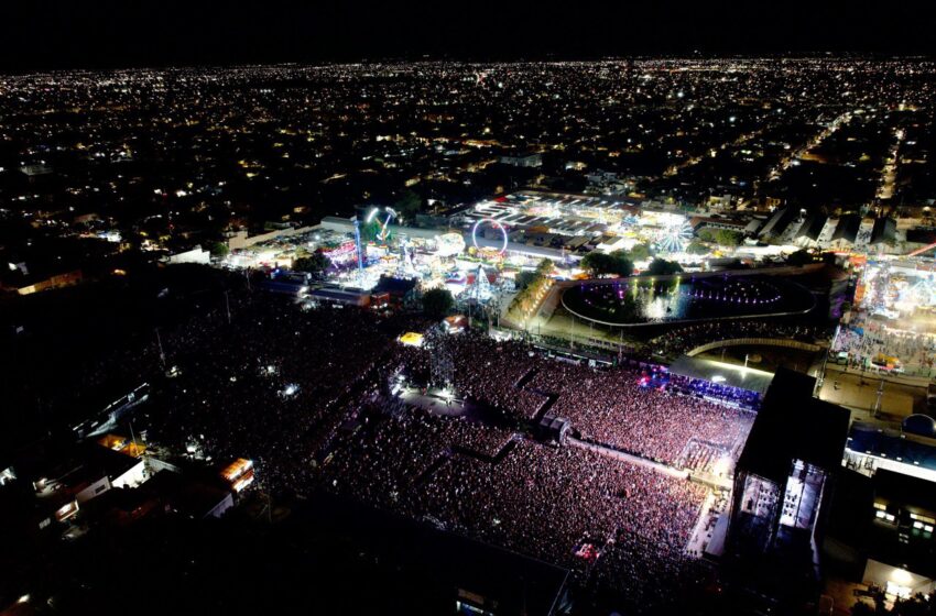 BANDA MS LLENA DE MÚSICA Y ENERGIA EL FORO DE LA FENAPO