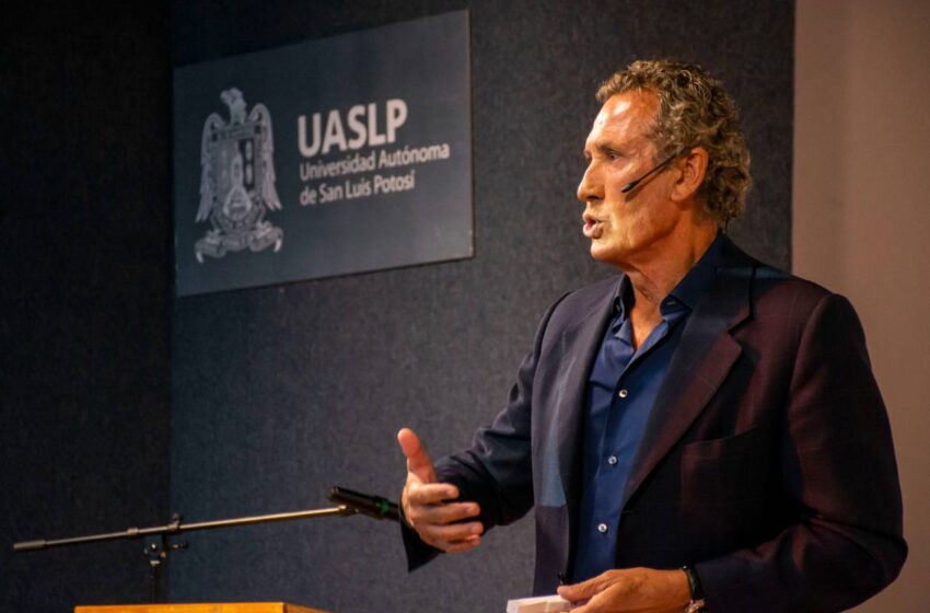  Jorge Valdano comparte en la FCC-UASLP las claves del liderazgo y el trabajo en equipo