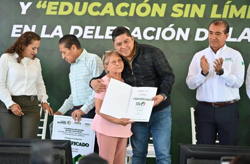 RICARDO GALLARDO FORTALECE A FAMILIAS DE LA PILA CON ENTREGA DE LOTES GRATUITOS