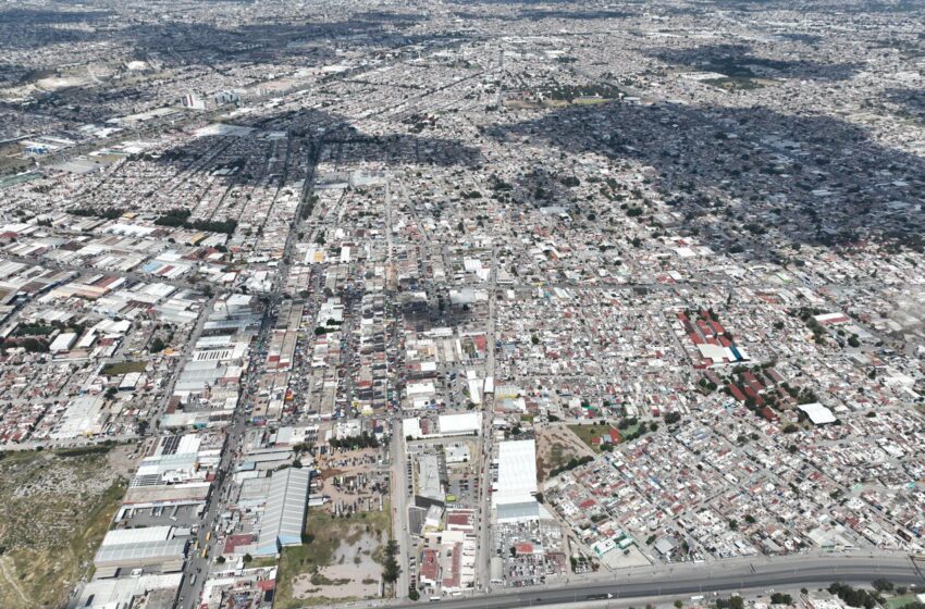 NEGOCIOS DE ABASTOS RECONOCEN A RICARDO GALLARDO POR INICIO DE RENOVACIÓN DE CALLE LIBERTAD