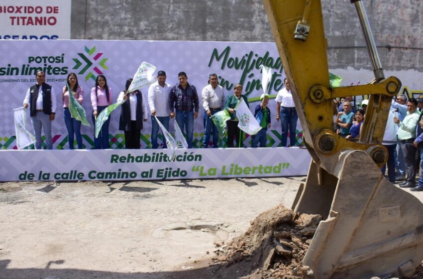 ARRANCA ANHELADA PAVIMENTACIÓN DE AV. CAMINO A LA LIBERTAD POR PARTE DE RICARDO GALLARDO Y JUAN MANUEL NAVARRO