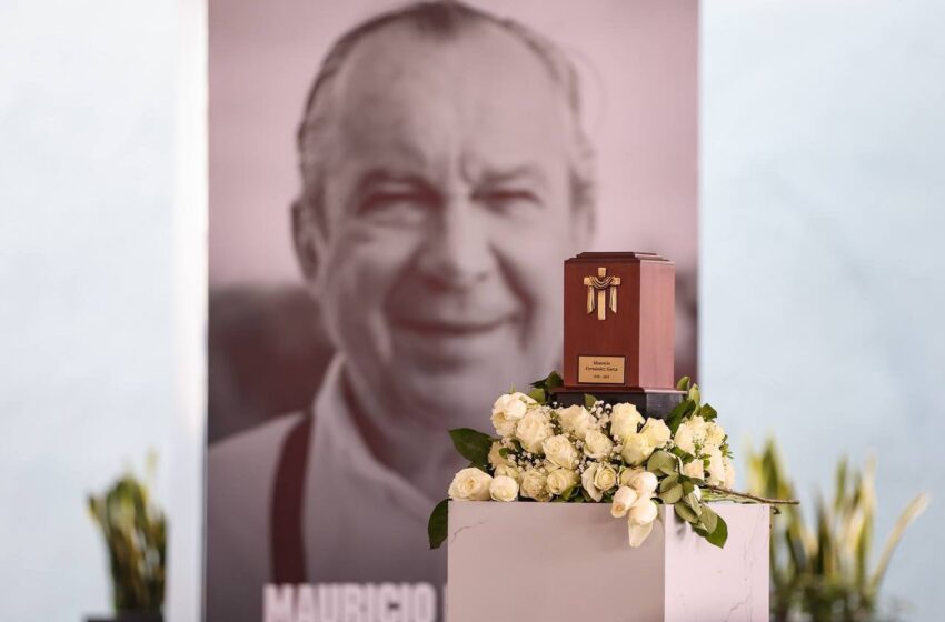  Rinde San Pedro homenaje a Mauricio Fernández Garza