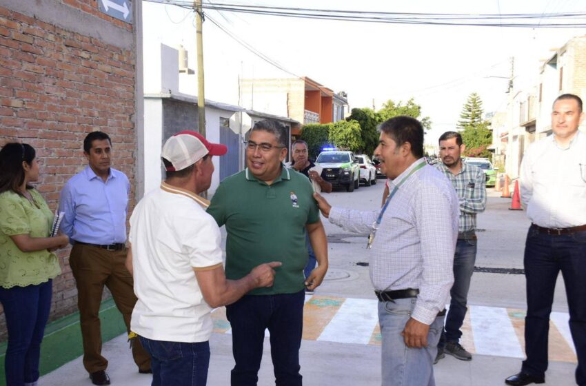 “COMO NIÑOS CON JUGUETE NUEVO”: HABITANTES DE CALLE PRIVADA DE LA ROSA, TRAS PAVIMENTACIÓN CON CONCRETO HIDRÁULICO
