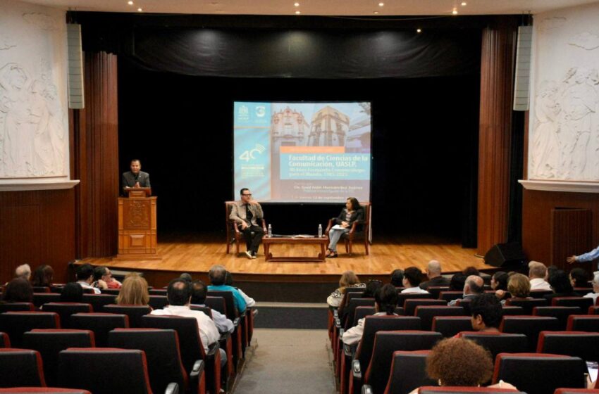 Presentan libro conmemorativo de los 40 años de la Facultad de Ciencias de la Comunicación de la UASLP
