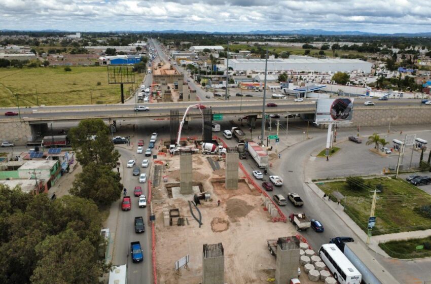  Avanza 43% construcción del mega puente en Circuito Potosí