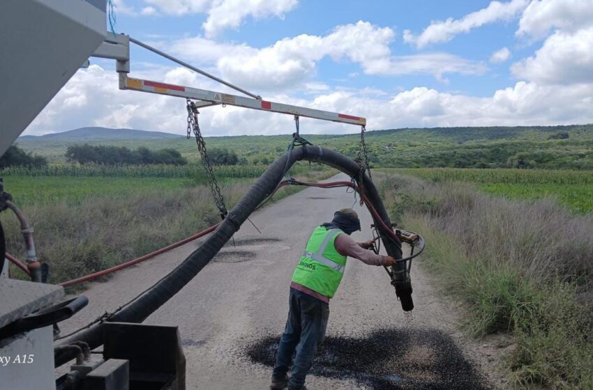  GOBIERNO ESTATAL AVANZA ATENCIÓN DE CAMINOS EN RAYÓN