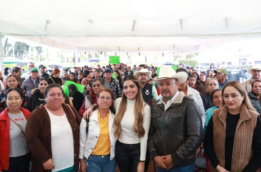  *RUTH GONZÁLEZ APOYA A FAMILIAS DE AHUALULCO CON CISTERNAS DE AGUA*