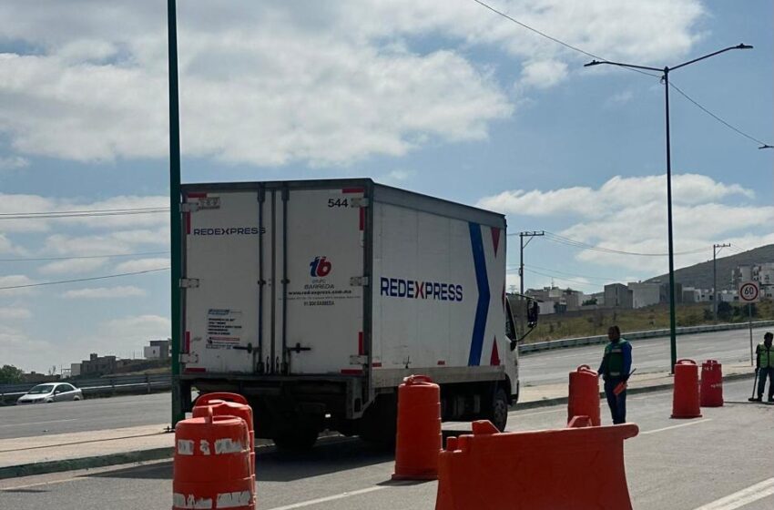  POR REPARACIÓN DE REJILLA COLAPSADA SE ANUNCIA CIERRE PARCIAL EN LATERAL DE CIRCUITO POTOSÍ SUR Y PROLONGACIÓN JUÁREZ
