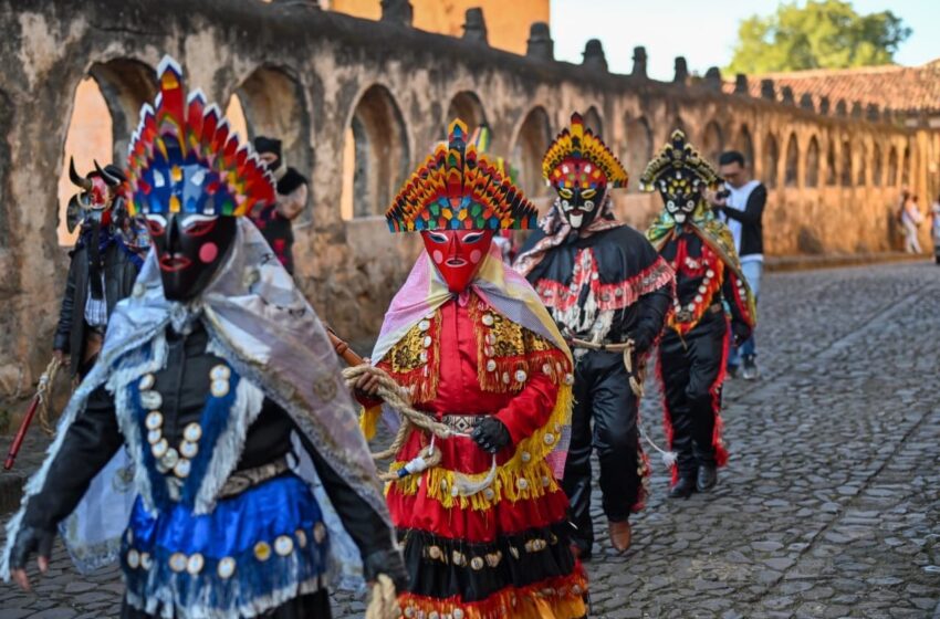 PÁTZCUARO VIBRA CON EL XANTOLO: MÚSICA, COLOR Y TRADICIÓN