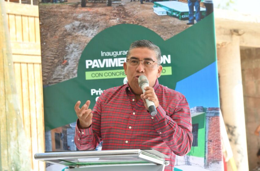 JUAN MANUEL NAVARRO ENTREGA CALLE PAVIMENTADA EN LA COLONIA CRUZ DE RIVERA, TRANSFORMANDO LA VIDA DE LAS FAMILIAS