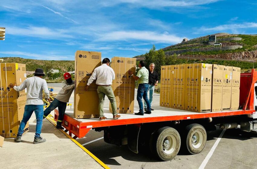 EMPRESARIOS POTOSINOS SE SUMAN A LA SOLIDARIDAD CON LA HUASTECA Y DONAN 110 REFRIGERADORES A FAMILIAS DAMNIFICADAS