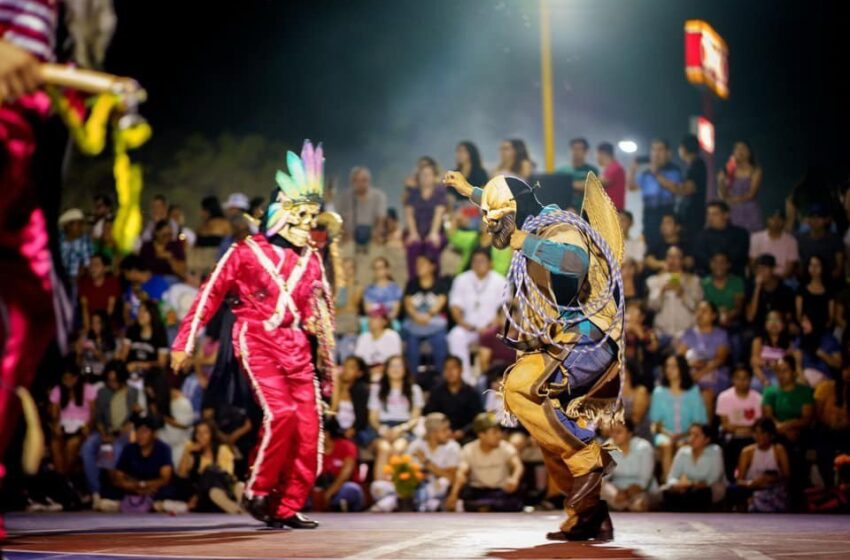 La FEPZH-UASLP preserva la tradición del Xantolo con el Concurso de Comparsas 2025