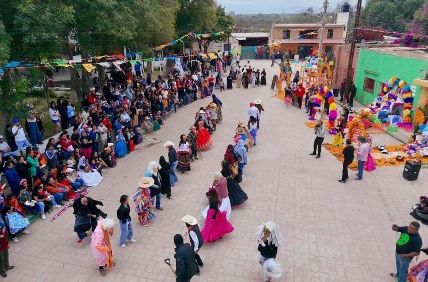 PALMA DE LA CRUZ EN SOLEDAD, CELEBRA XANTOLO CON COLORIDO DESFILE Y CONCURSOS DE TRADICIÓN