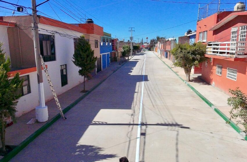  “NUESTRA CALLE LUCE IMPRESIONANTE Y DA GUSTO VIVIR EN ELLA”: HABITANTE DE LA COLONI SAN FELIPE TRAS RECIBIR PAVIMENTACIÓN
