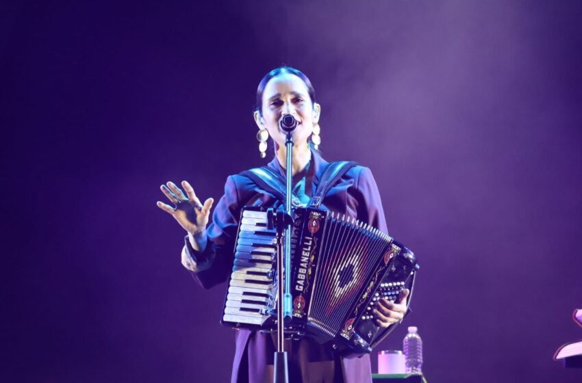  NOCHE DE ÉXITO TOTAL CON JULIETA VENEGAS EN EL PARQUE TANGAMANGA I