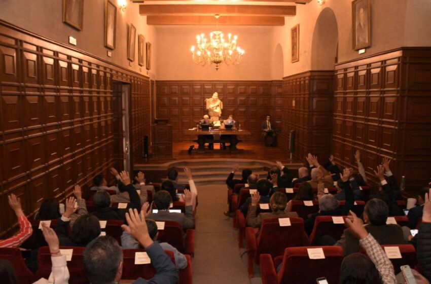  Aprueba CDU ajustes curriculares orientados a actualizar programas académicos de la UASLP