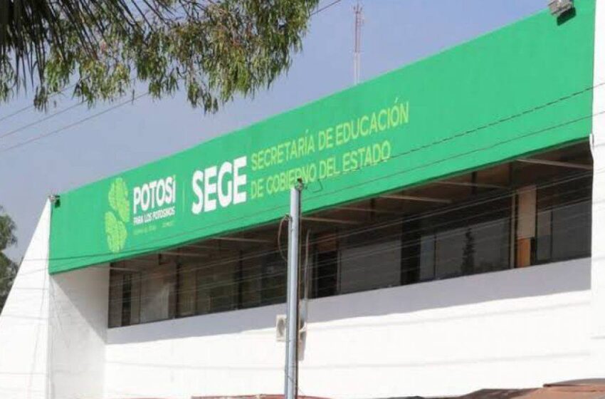  SEGE establece mesa de diálogo con madres y padres de familia de la Telesecundaria “Juan Sarabia”