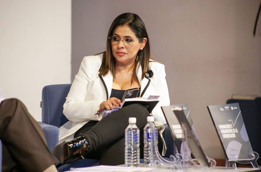  Académica de la FCC-UASLP presenta libro sobre comunicación y ética en la era de la Inteligencia Artificial